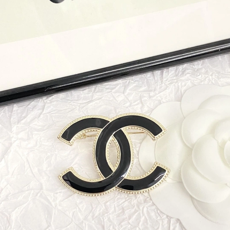 Versatile Chxnxl Brooches 290618