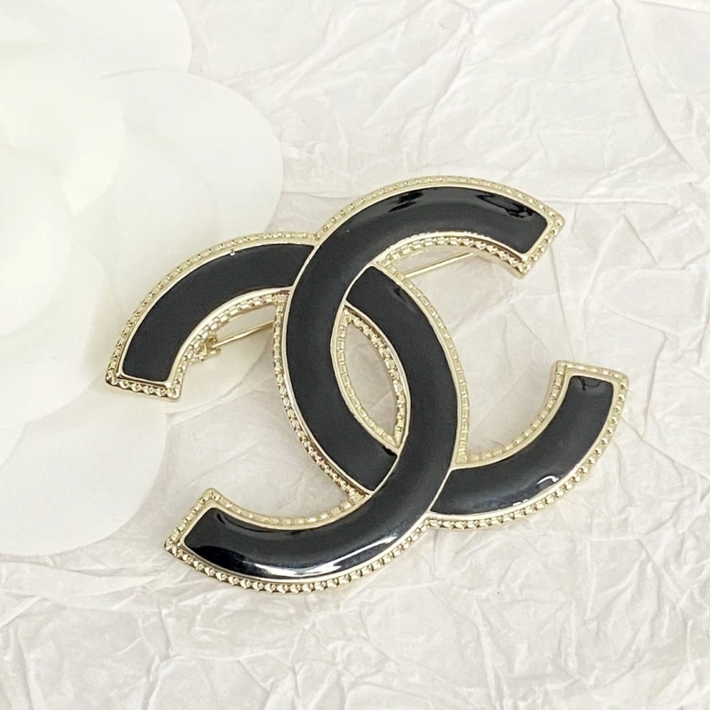 Versatile Chxnxl Brooches 290618