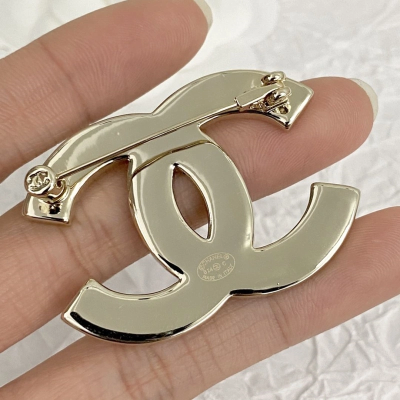 Versatile Chxnxl Brooches 290618