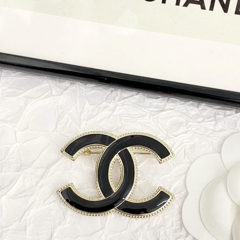 Versatile Chxnxl Brooches 290618