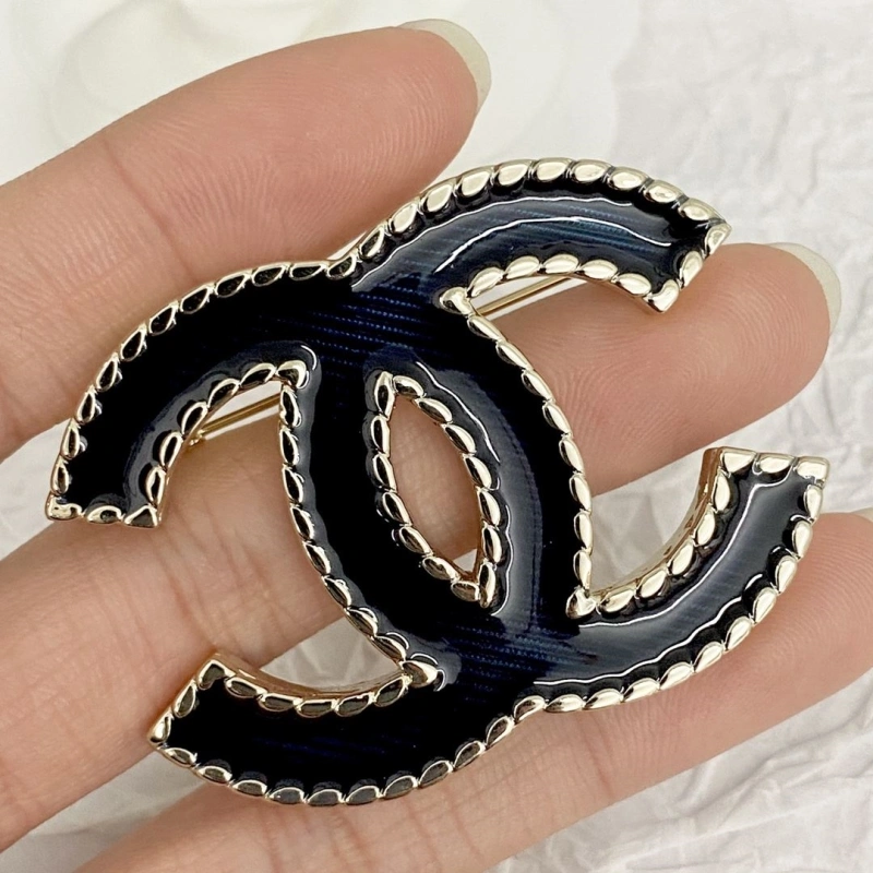 Elegant Chxnxl Brooches 290622