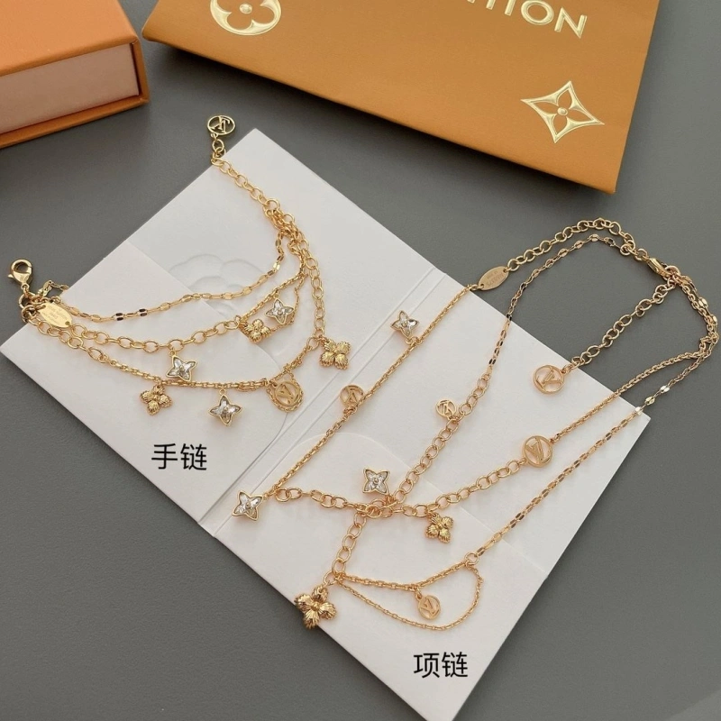 Fashionable Bxlxnciaga Necklaces 282466