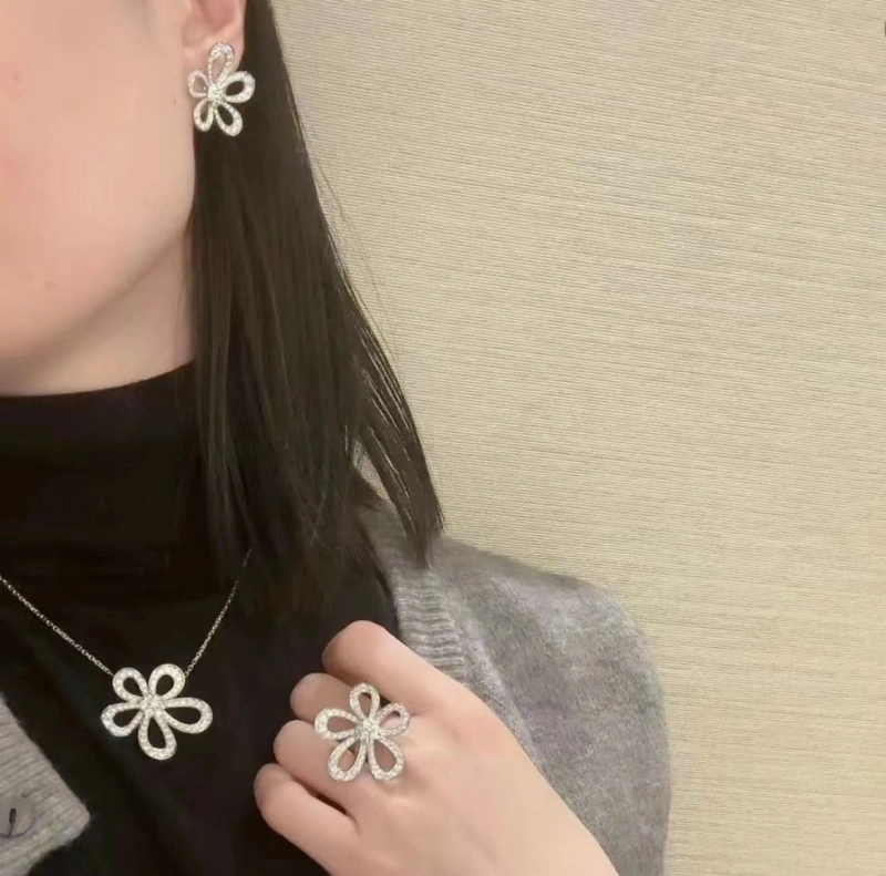 Classic Vcx Earrings 316003
