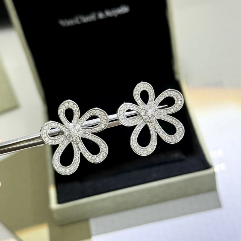 Classic Vcx Earrings 316003