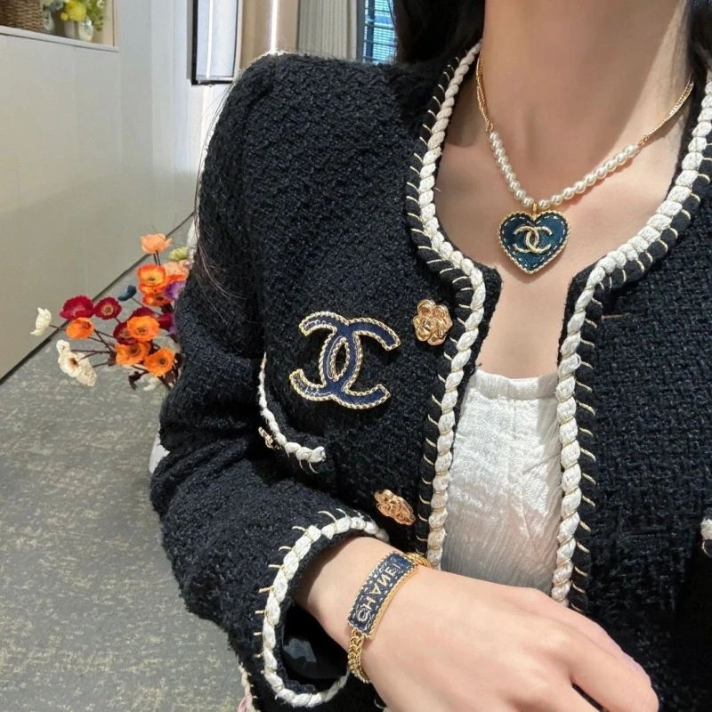 EyeCatching Chxnxl Necklaces 289676