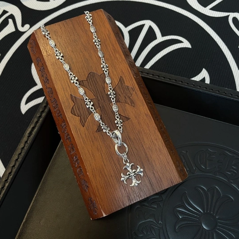 ModernLook Chrxmx Hxxrts Necklaces 298707