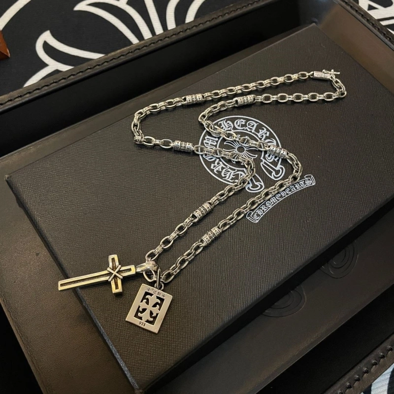 Stylish Chrxmx Hxxrts Necklaces 298685