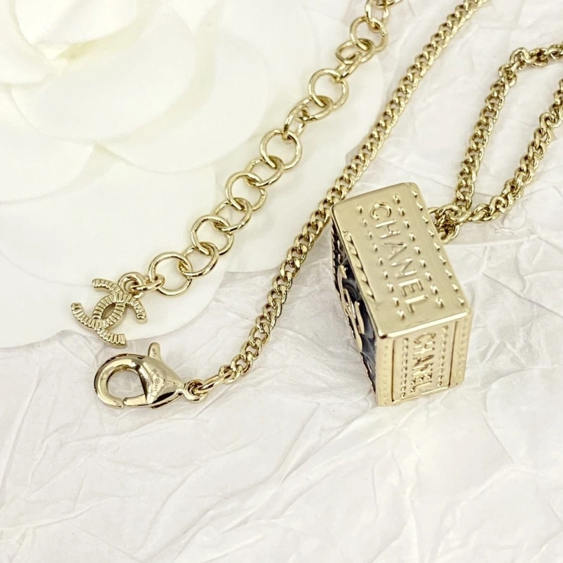 Refined Chxnxl Necklaces 289654
