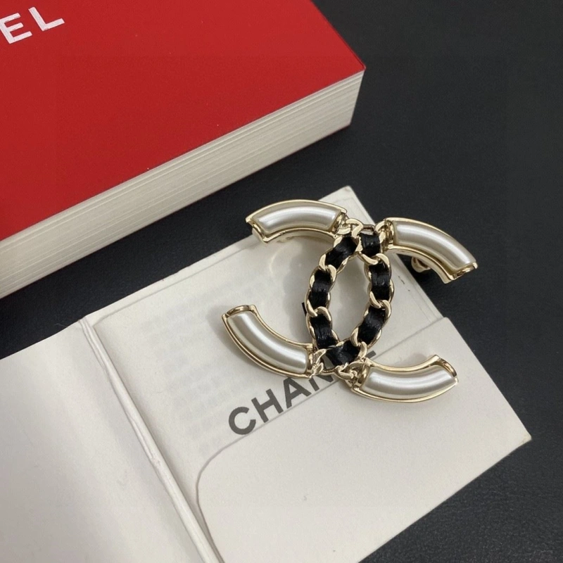 Stylish Chxnxl Brooches 290578