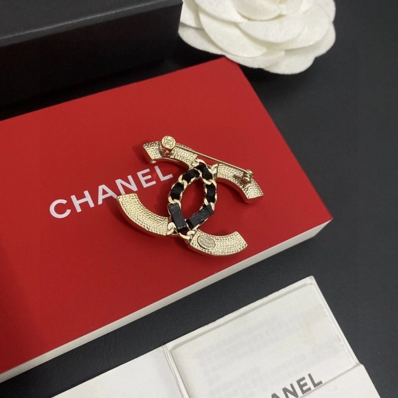 Stylish Chxnxl Brooches 290578
