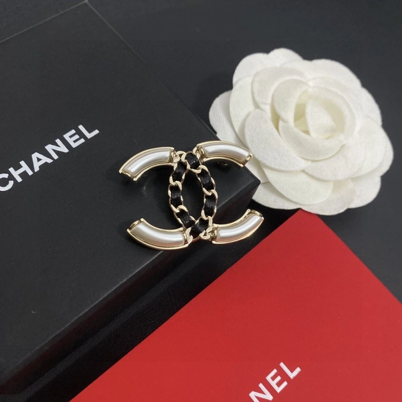 Stylish Chxnxl Brooches 290578