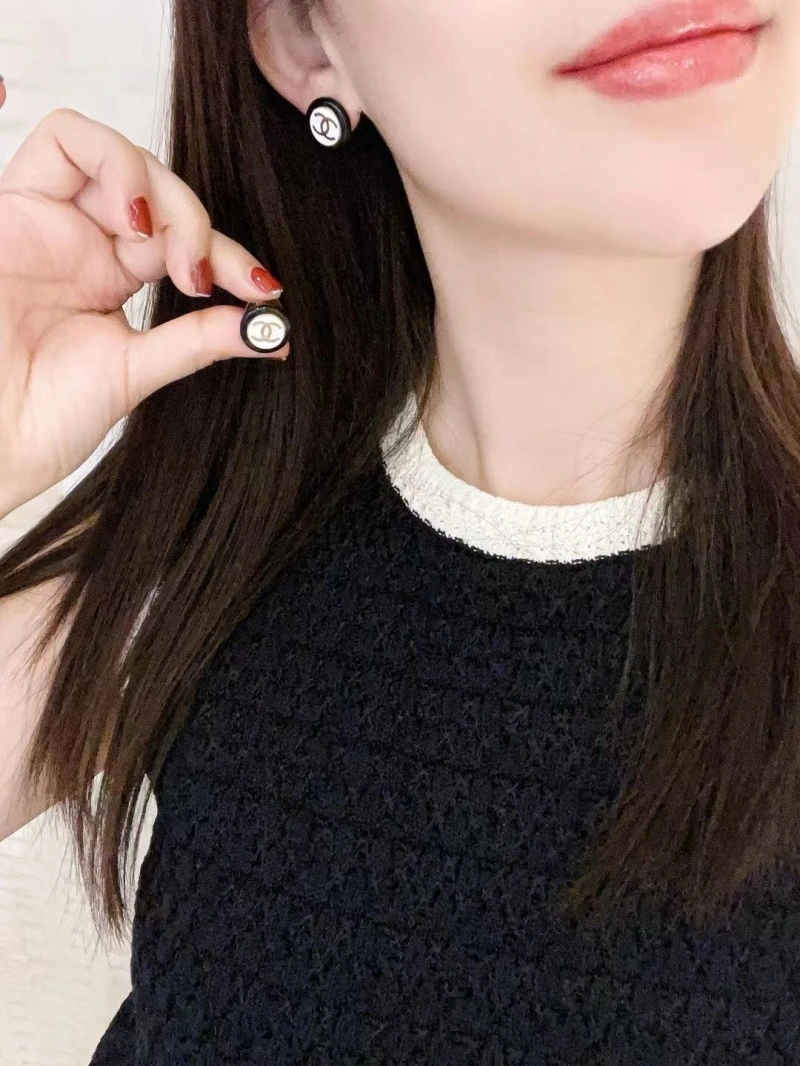Cozy Chxnxl Earrings 290157