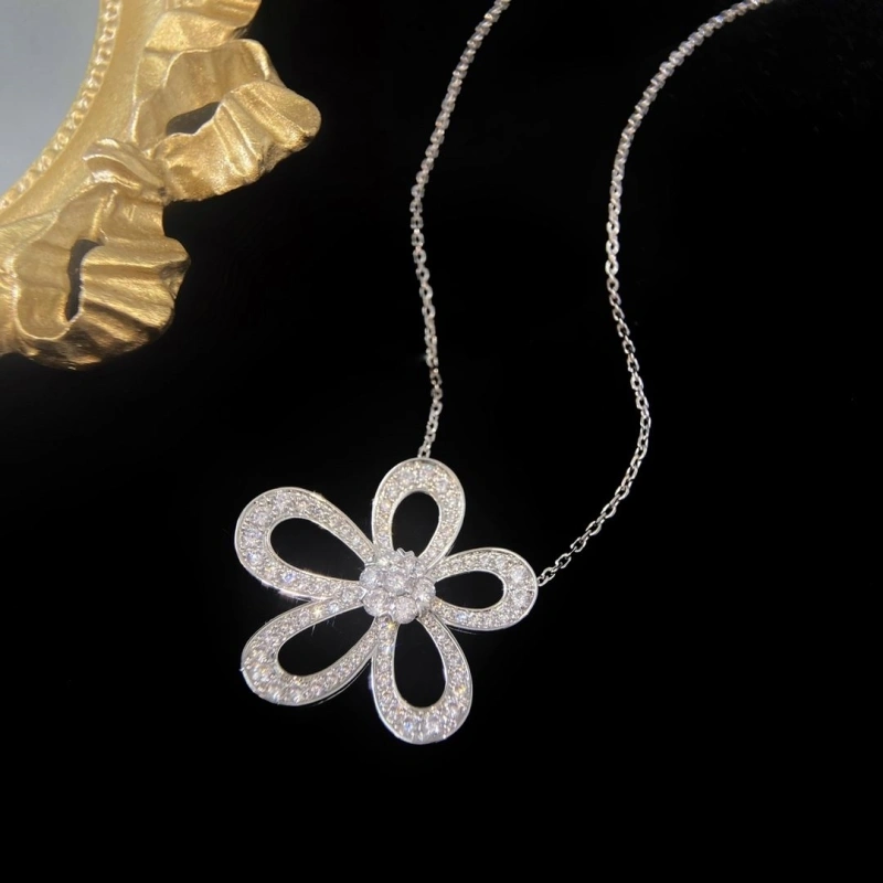 Cozy Chxnxl Necklaces 289661