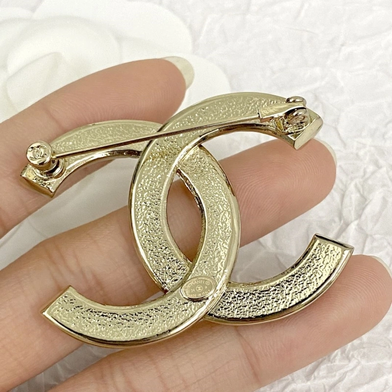 Modern Chxnxl Brooches 290590