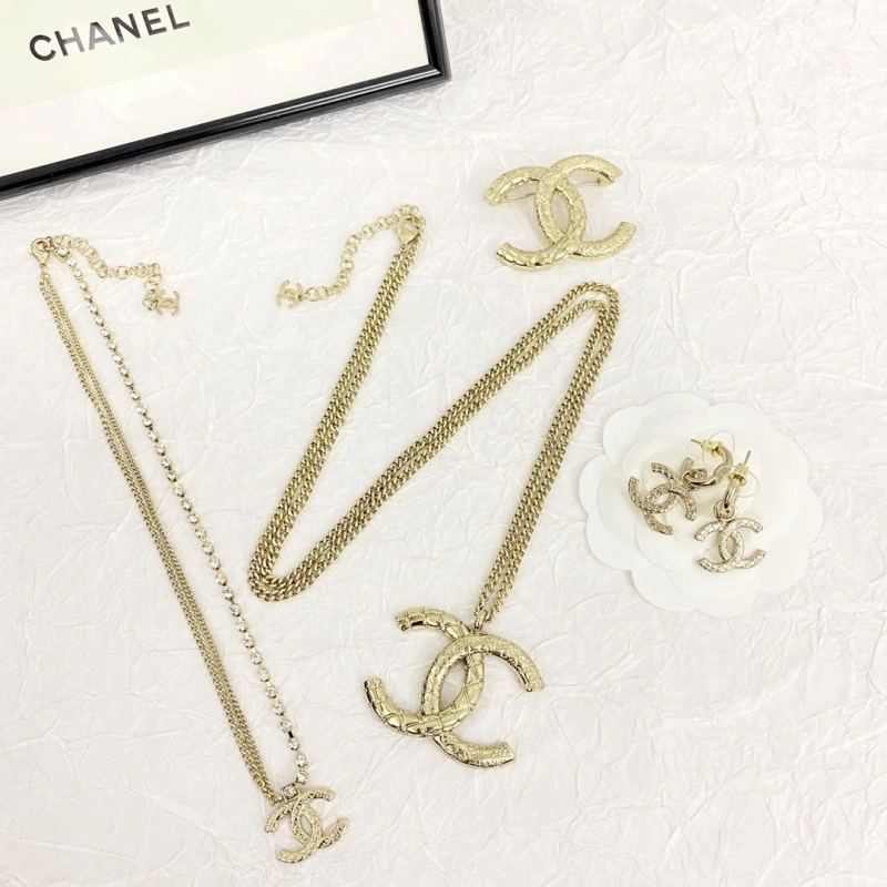 Modern Chxnxl Brooches 290590