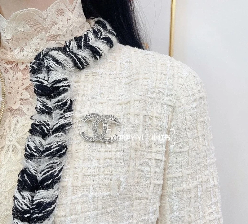 Elegant Chxnxl Brooches 290580