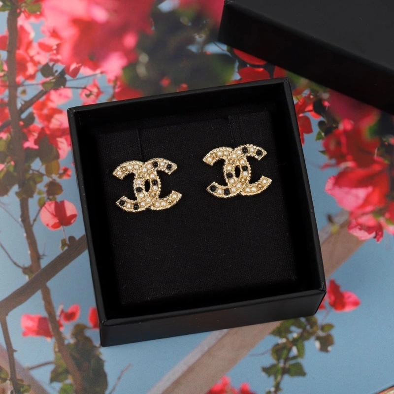Vibrant Chxnxl Earrings 290136