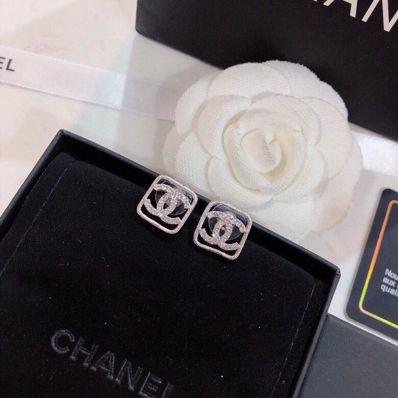 Flexible Chxnxl Earrings 290124
