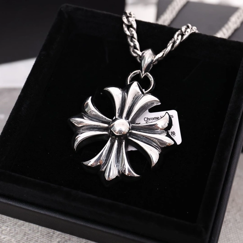 Lightweight Chrxmx Hxxrts Necklaces 298663