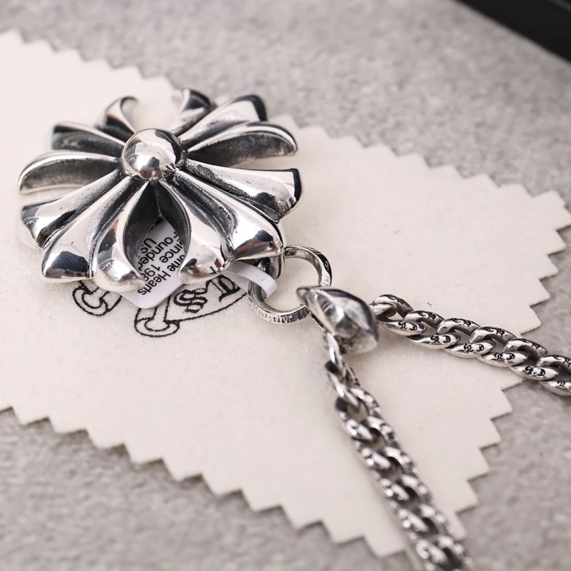 Lightweight Chrxmx Hxxrts Necklaces 298663