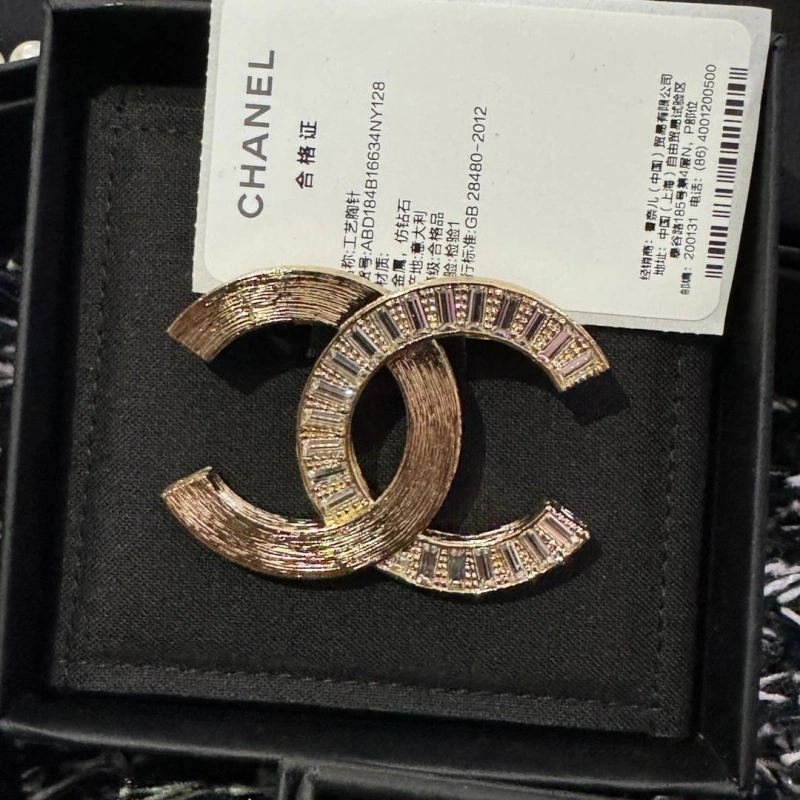 Timeless Chxnxl Brooches 290572