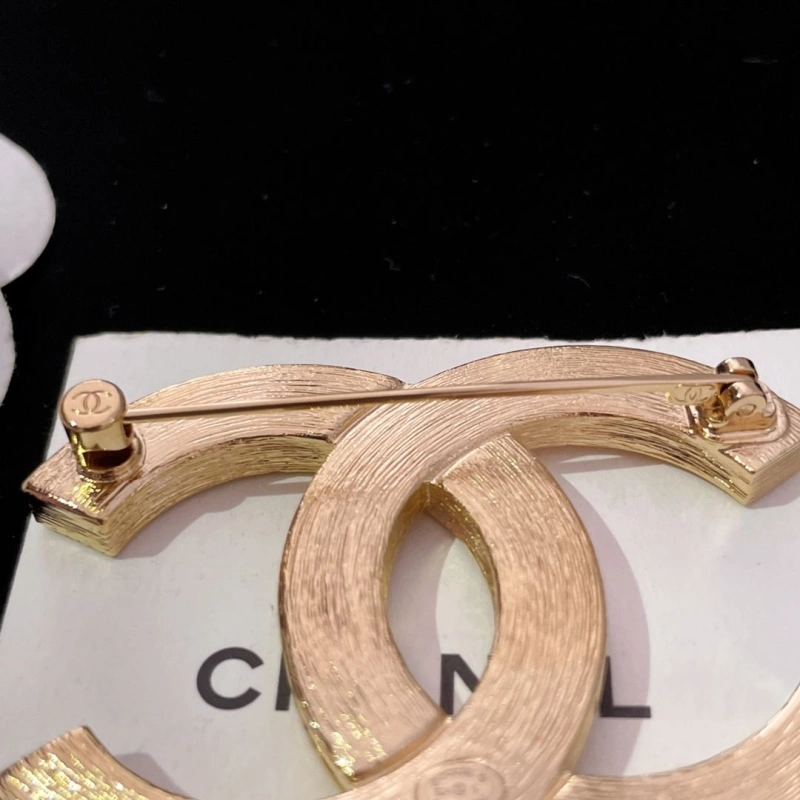 Timeless Chxnxl Brooches 290572