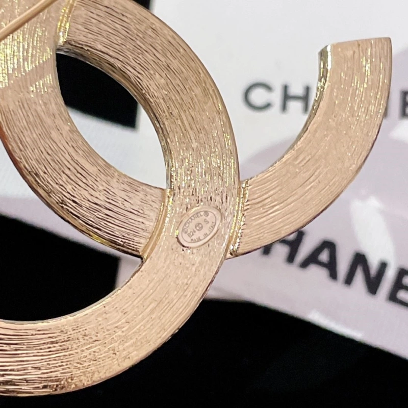 Timeless Chxnxl Brooches 290572
