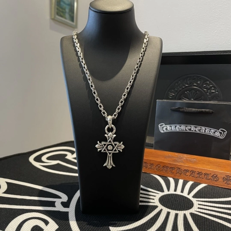 WellDesigned Chrxmx Hxxrts Necklaces 298658