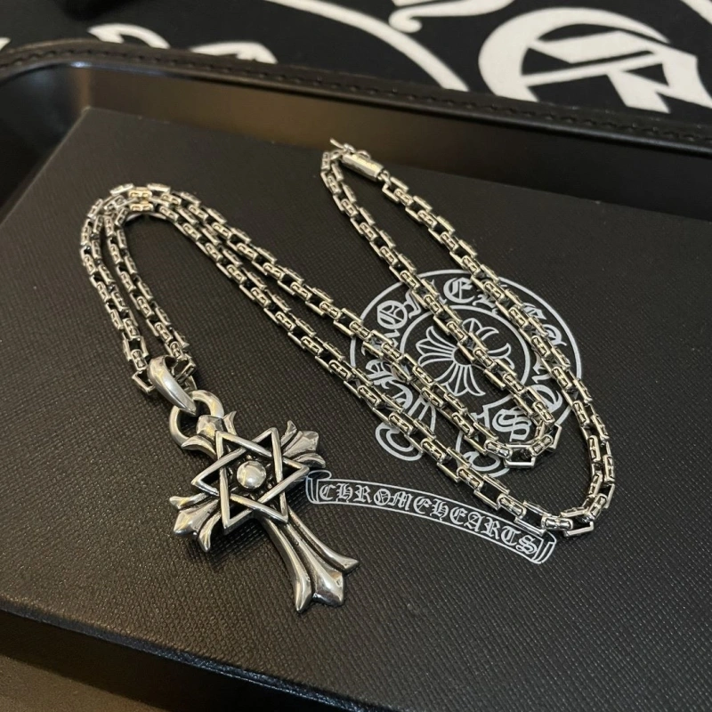WellDesigned Chrxmx Hxxrts Necklaces 298658