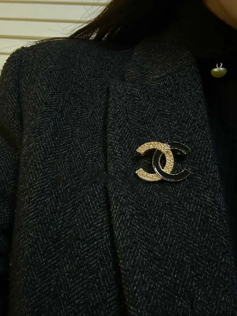 Unique Chxnxl Brooches 290566