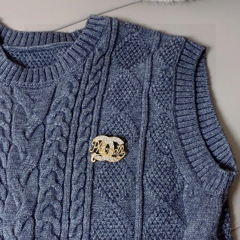 Functional Chxnxl Brooches 290563