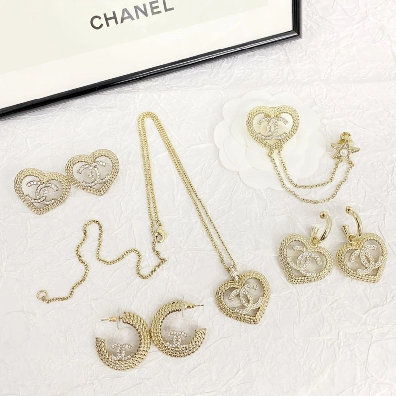 Chxnxl Brooches Refined 290560
