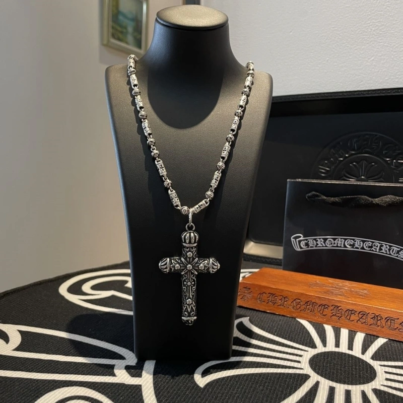 Stylish Chrxmx Hxxrts Necklaces 298636