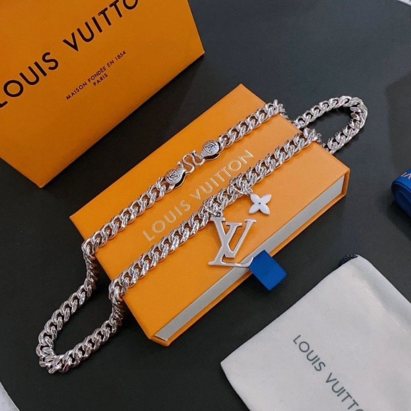 Durable LX Necklaces 309851