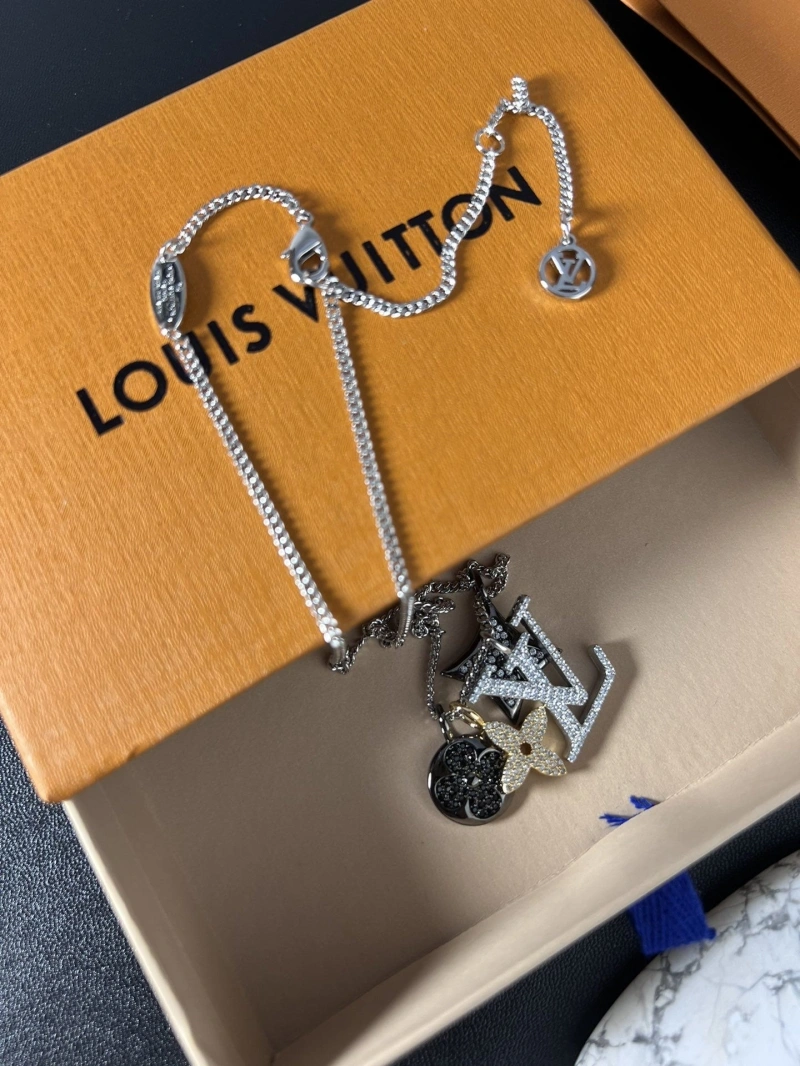 Trendsetting LX Necklaces 309847