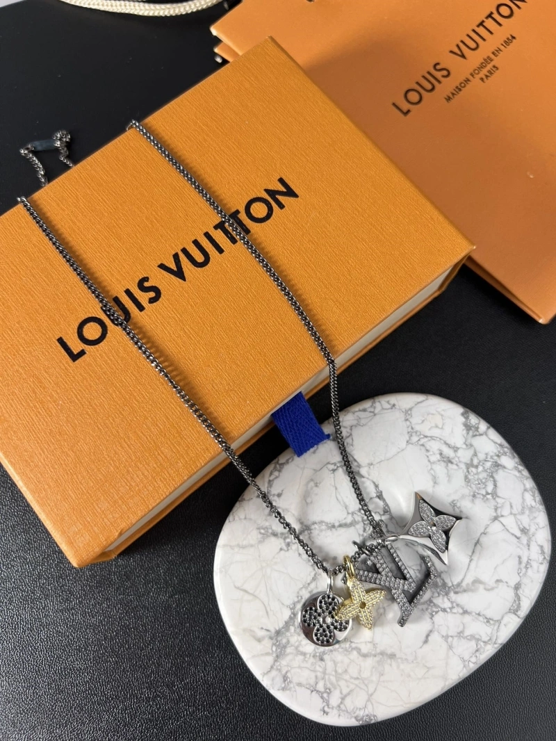 Trendsetting LX Necklaces 309845