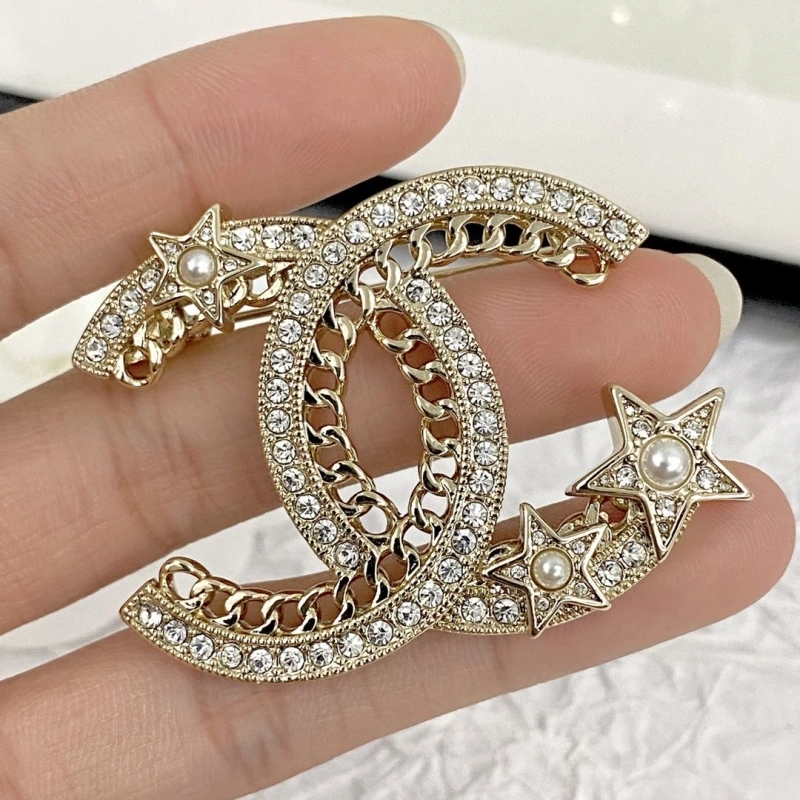 Lightweight Chxnxl Brooches 290558