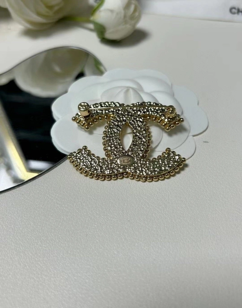 Versatile Chxnxl Brooches 290545