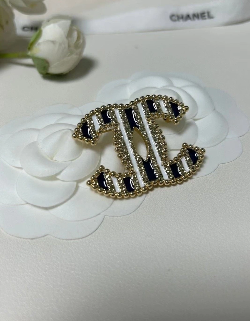 Versatile Chxnxl Brooches 290545