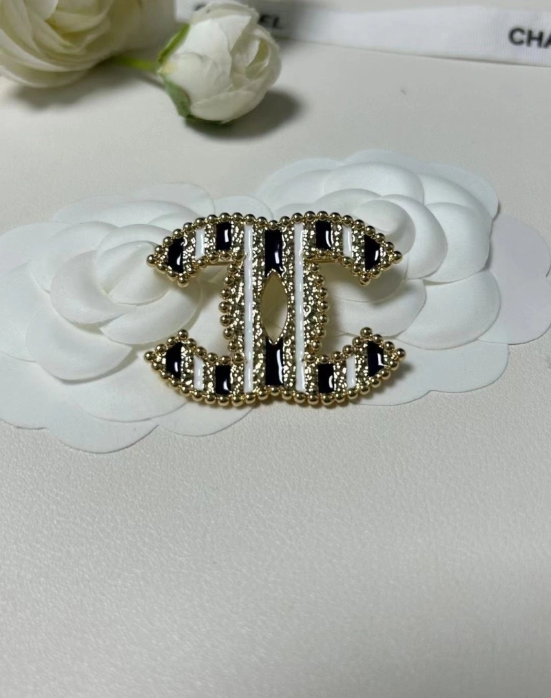 Versatile Chxnxl Brooches 290545