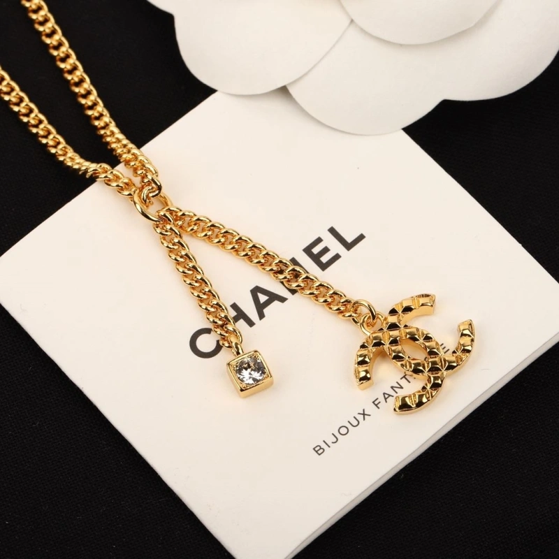 Stylish Chxnxl Necklaces 284045