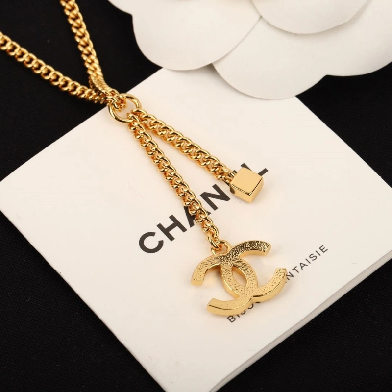 Stylish Chxnxl Necklaces 284045