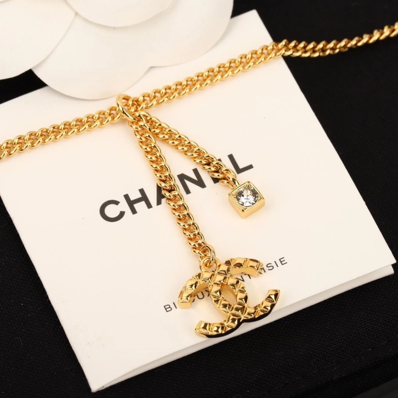 Stylish Chxnxl Necklaces 284045