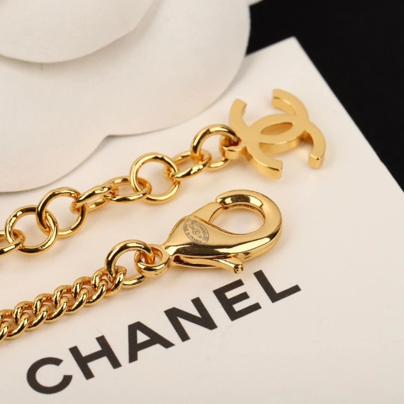 Stylish Chxnxl Necklaces 284045