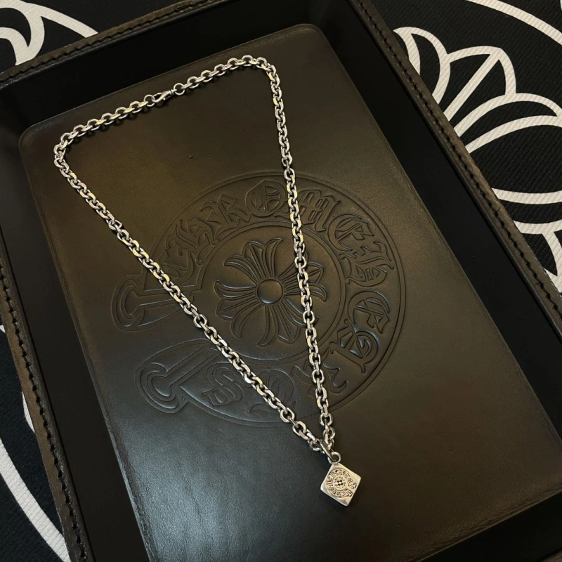 EyeCatching Chrxmx Hxxrts Necklaces 298567