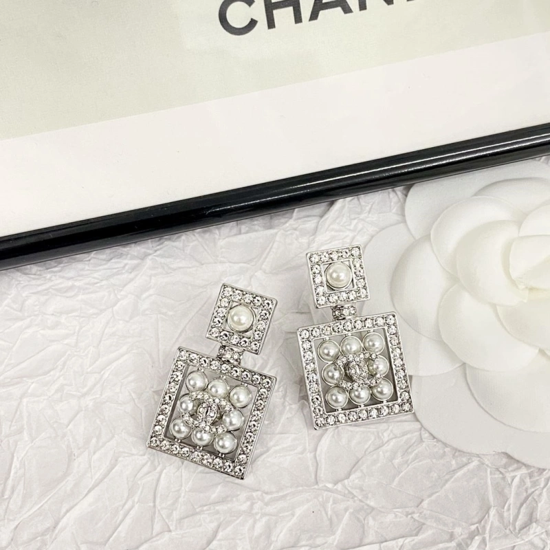 Sleek Chxnxl Earrings 290022