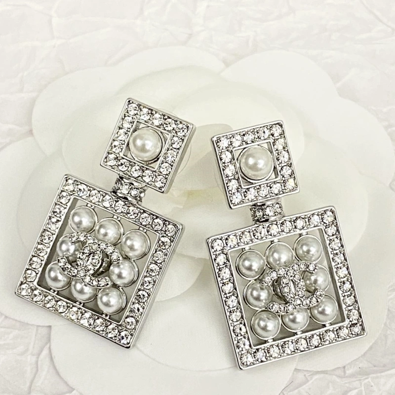 Sleek Chxnxl Earrings 290022