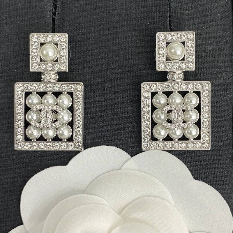 Sleek Chxnxl Earrings 290022