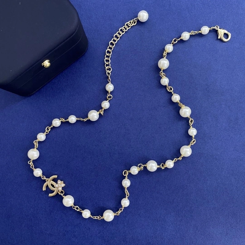 Compact Chxnxl Necklaces 289592