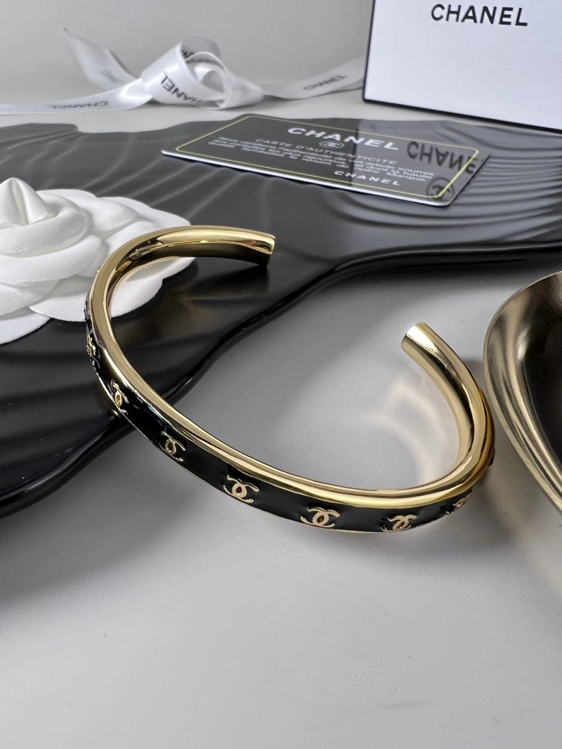 Fashionable Chxnxl Bracelets 290719